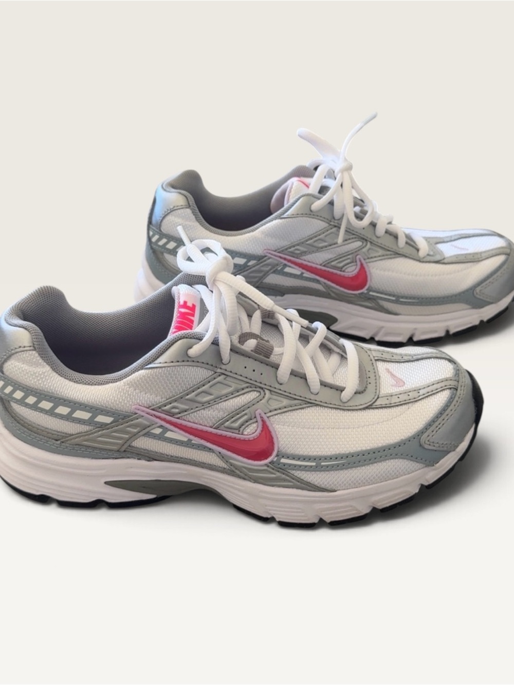 NWT NIKE SNEAKERS SIZE 9